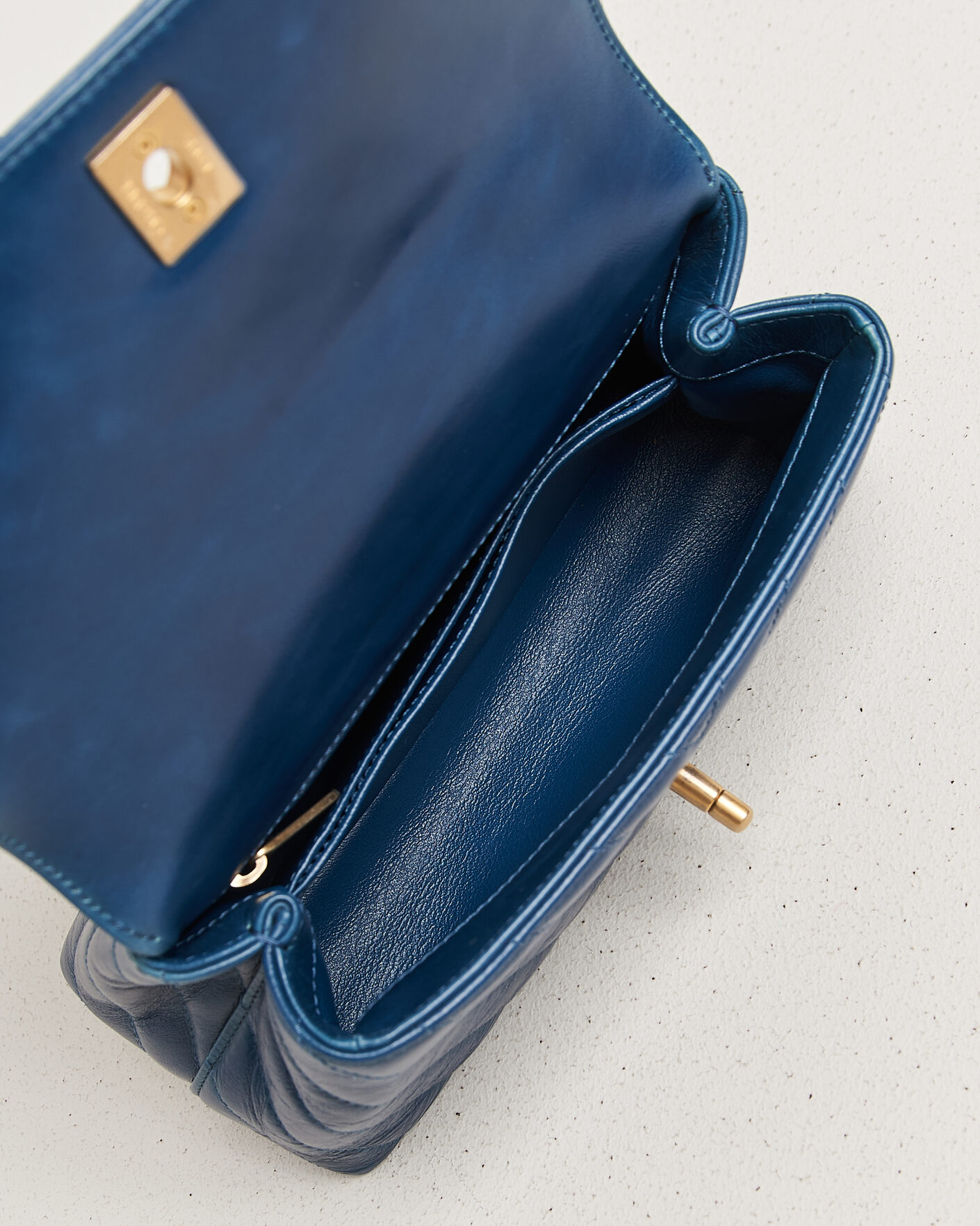 Heren | Pre-Owned & Vintage Bags | Chanel Pre-Owned | Coco Handle Chevron Bag Blue