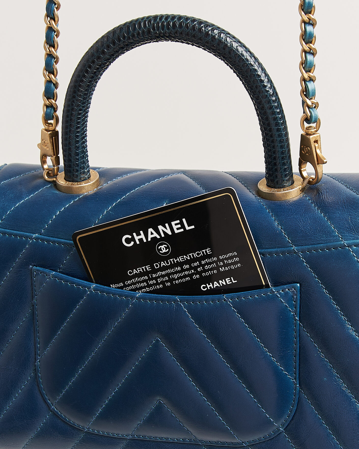 Heren | Pre-Owned & Vintage Bags | Chanel Pre-Owned | Coco Handle Chevron Bag Blue