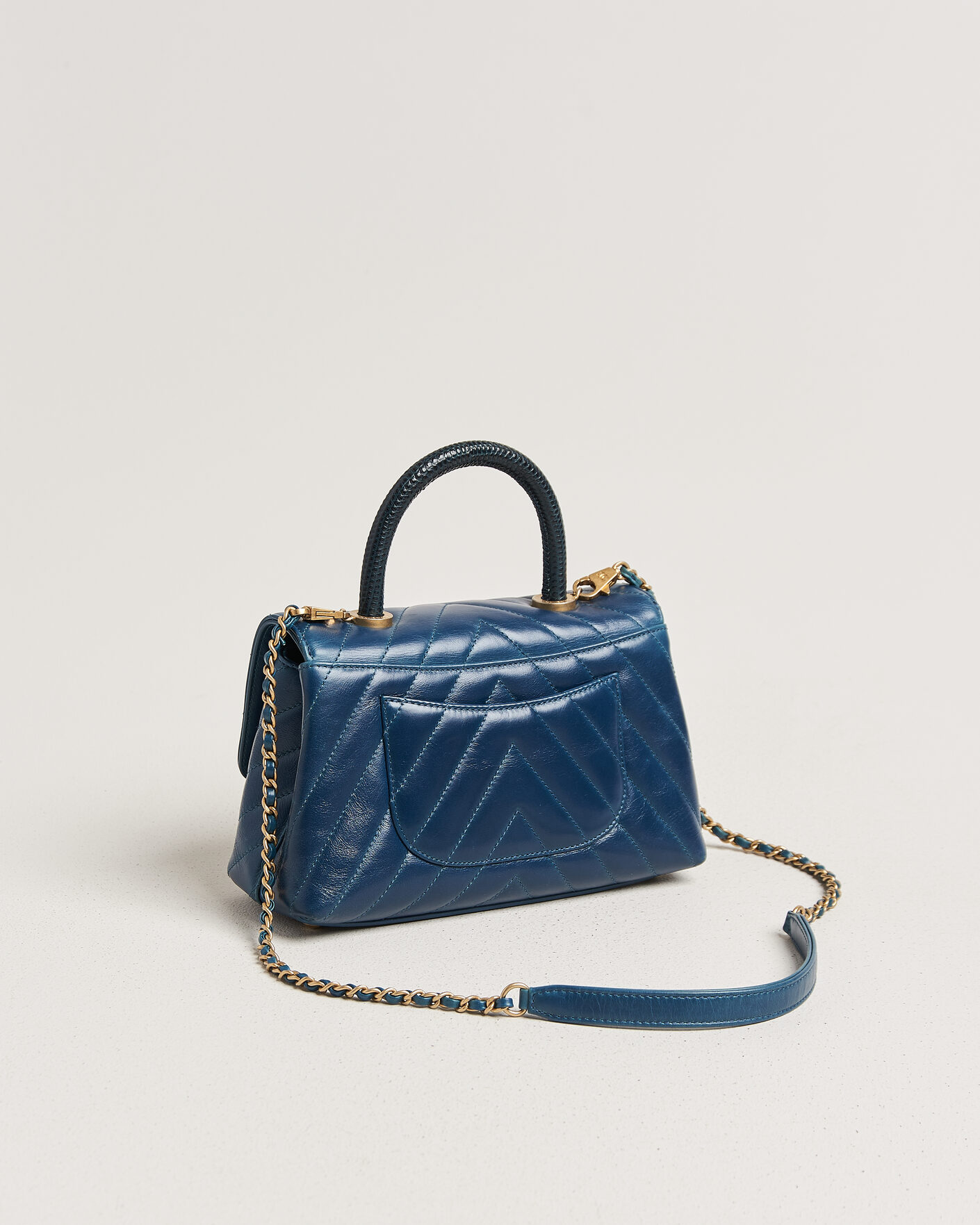 Heren | Pre-Owned & Vintage Bags | Chanel Pre-Owned | Coco Handle Chevron Bag Blue