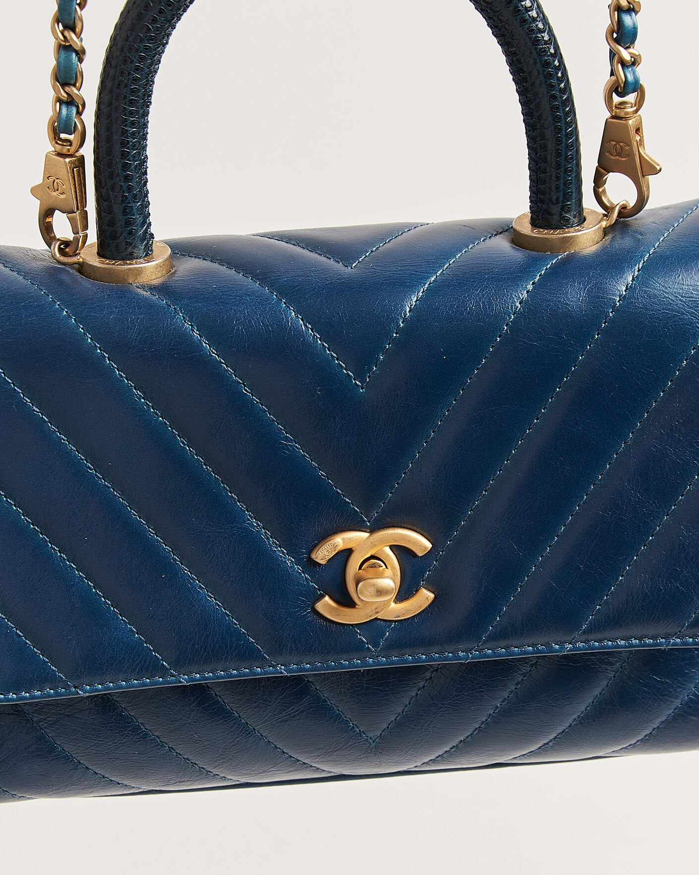 Heren | Pre-Owned & Vintage Bags | Chanel Pre-Owned | Coco Handle Chevron Bag Blue
