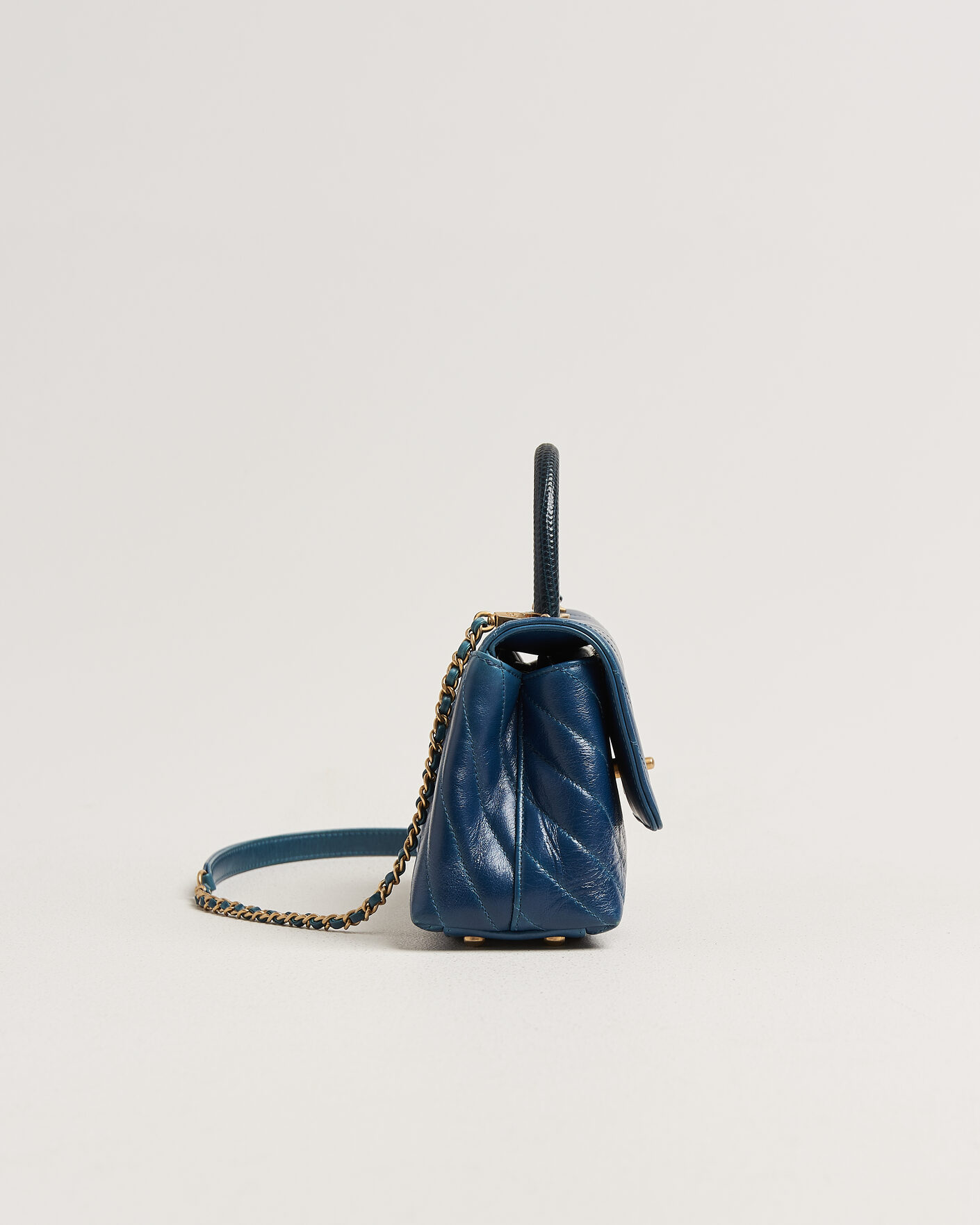 Heren | Pre-Owned & Vintage Bags | Chanel Pre-Owned | Coco Handle Chevron Bag Blue