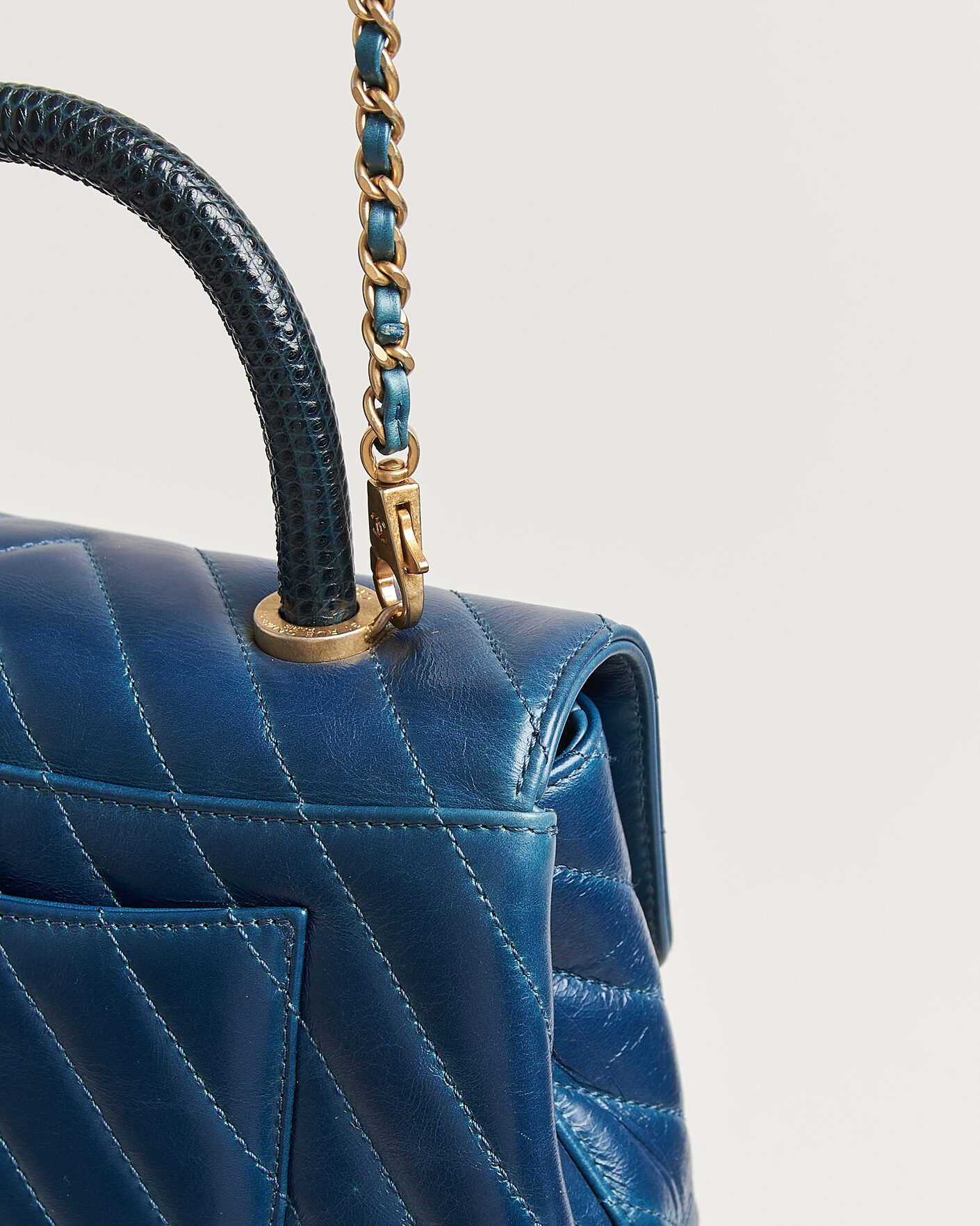 Heren | Pre-Owned & Vintage Bags | Chanel Pre-Owned | Coco Handle Chevron Bag Blue