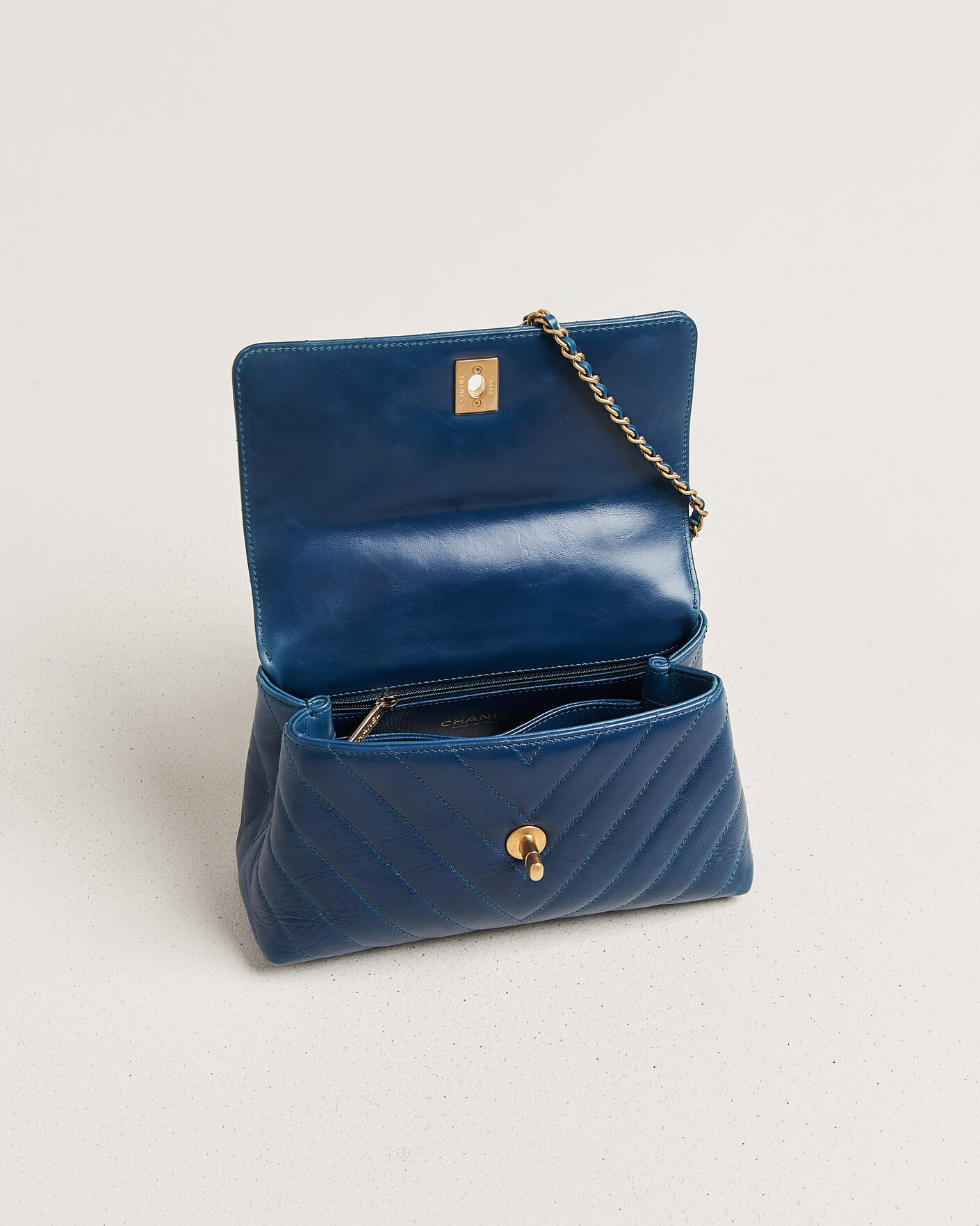 Heren | Pre-Owned & Vintage Bags | Chanel Pre-Owned | Coco Handle Chevron Bag Blue