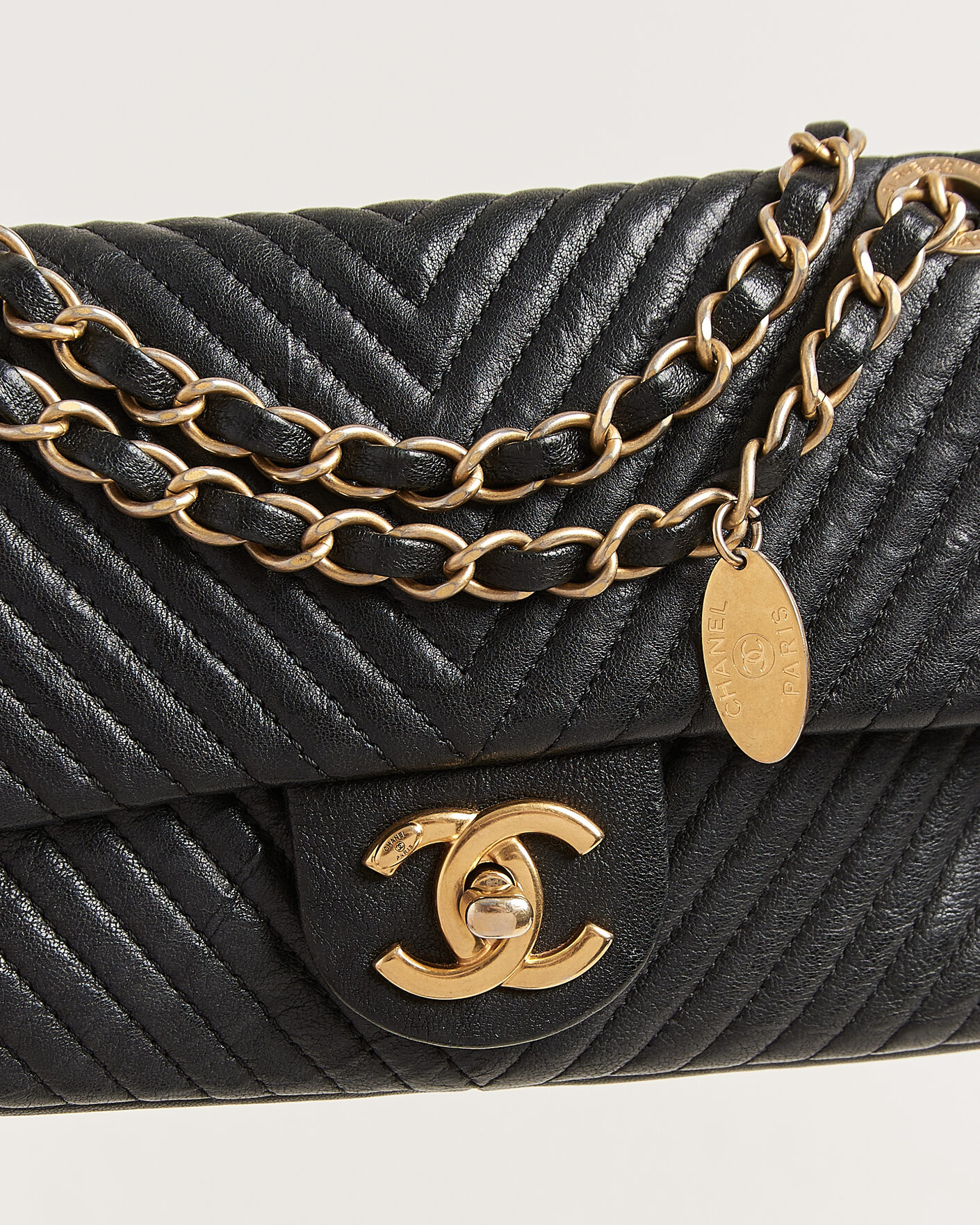 Heren | Pre-Owned & Vintage Bags | Chanel Pre-Owned | Chevron Small Flap Bag Black
