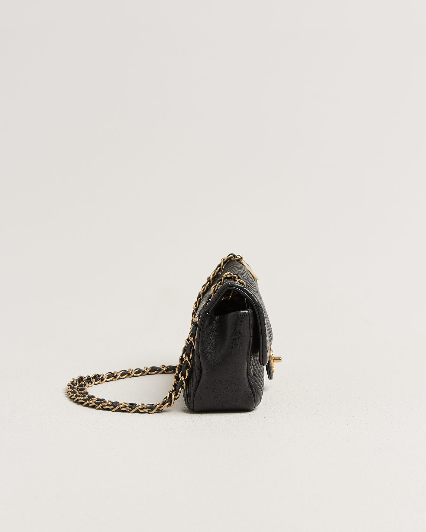 Heren | Pre-Owned & Vintage Bags | Chanel Pre-Owned | Chevron Small Flap Bag Black