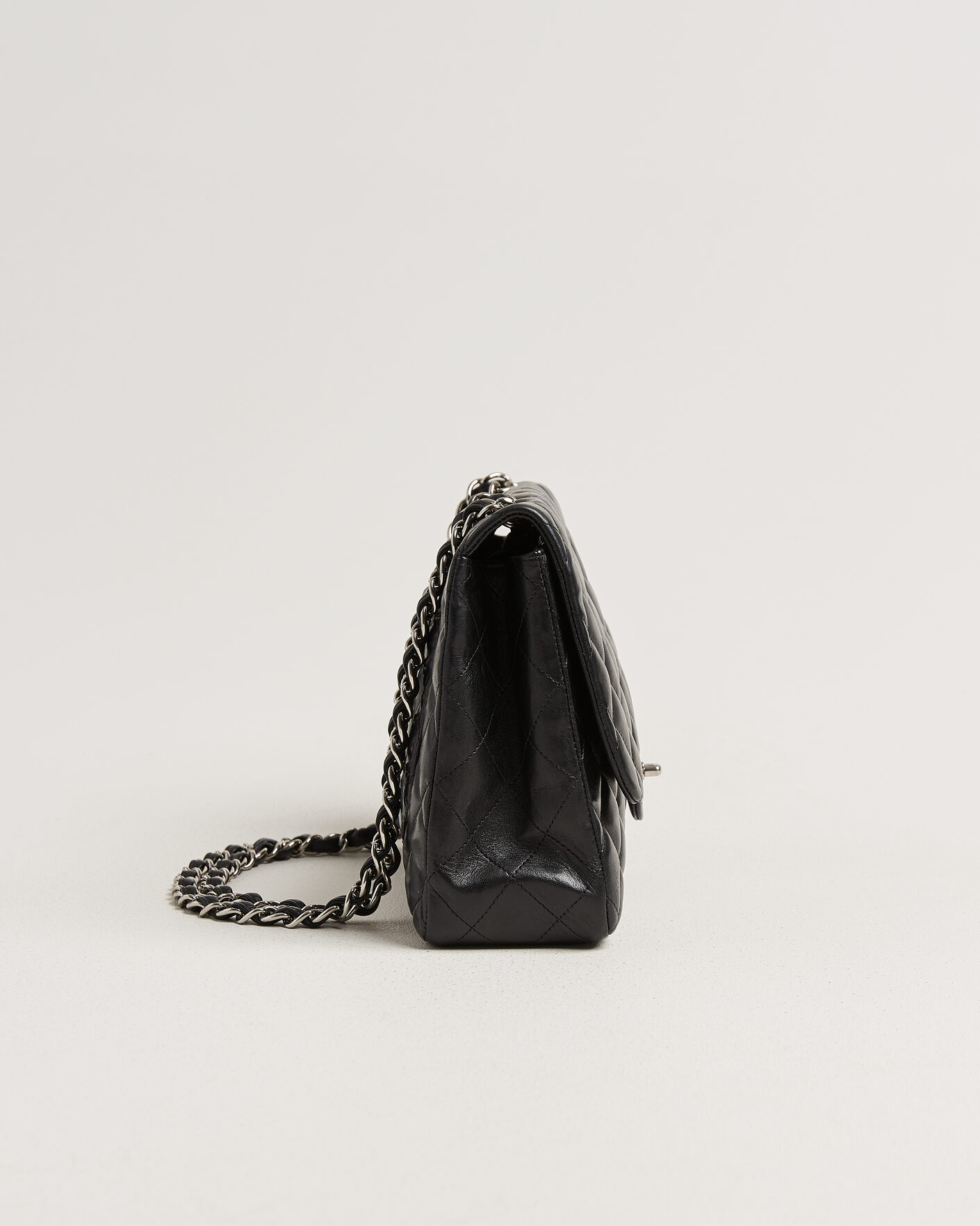 Heren | Chanel Pre-Owned Classic Jumbo Single Flap Bag Lambskin Black | Chanel Pre-Owned | Classic Jumbo Single Flap Bag Lambskin Black