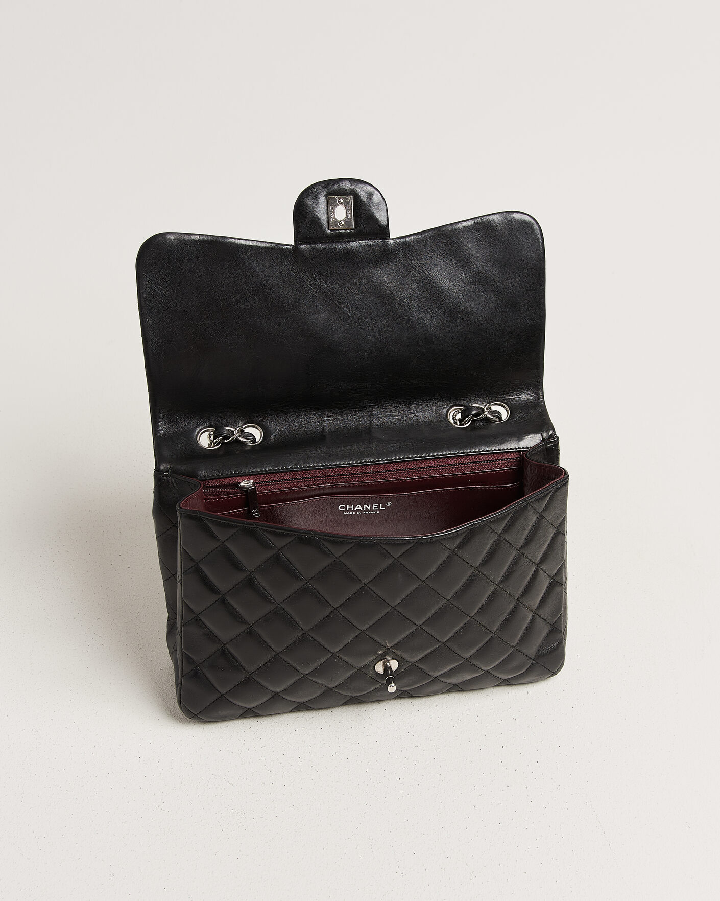 Heren | Chanel Pre-Owned Classic Jumbo Single Flap Bag Lambskin Black | Chanel Pre-Owned | Classic Jumbo Single Flap Bag Lambskin Black