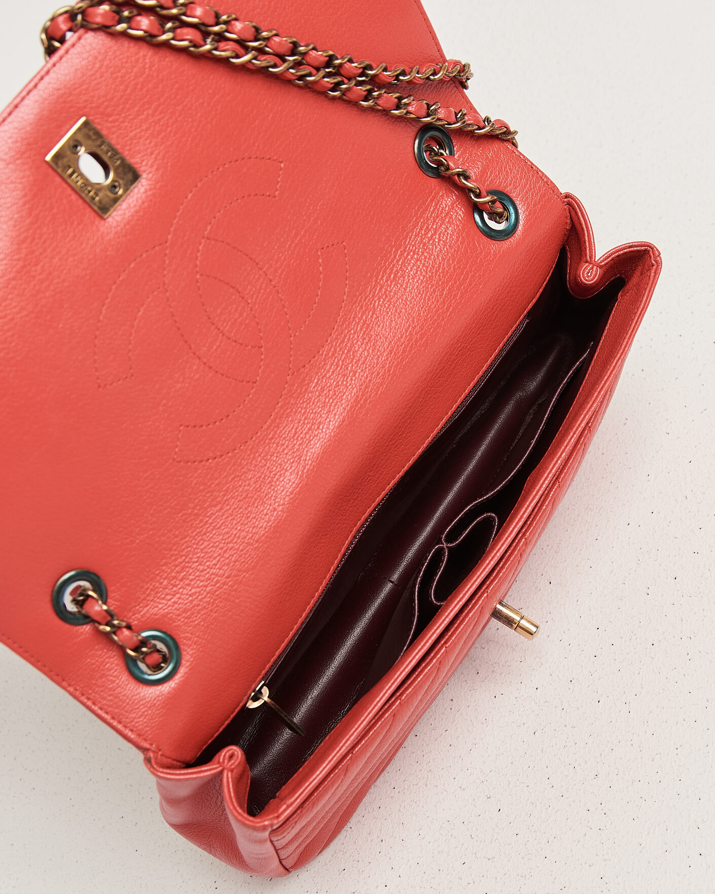 Heren | Pre-Owned & Vintage Bags | Chanel Pre-Owned | Chevron Medium Flap Bag Coral