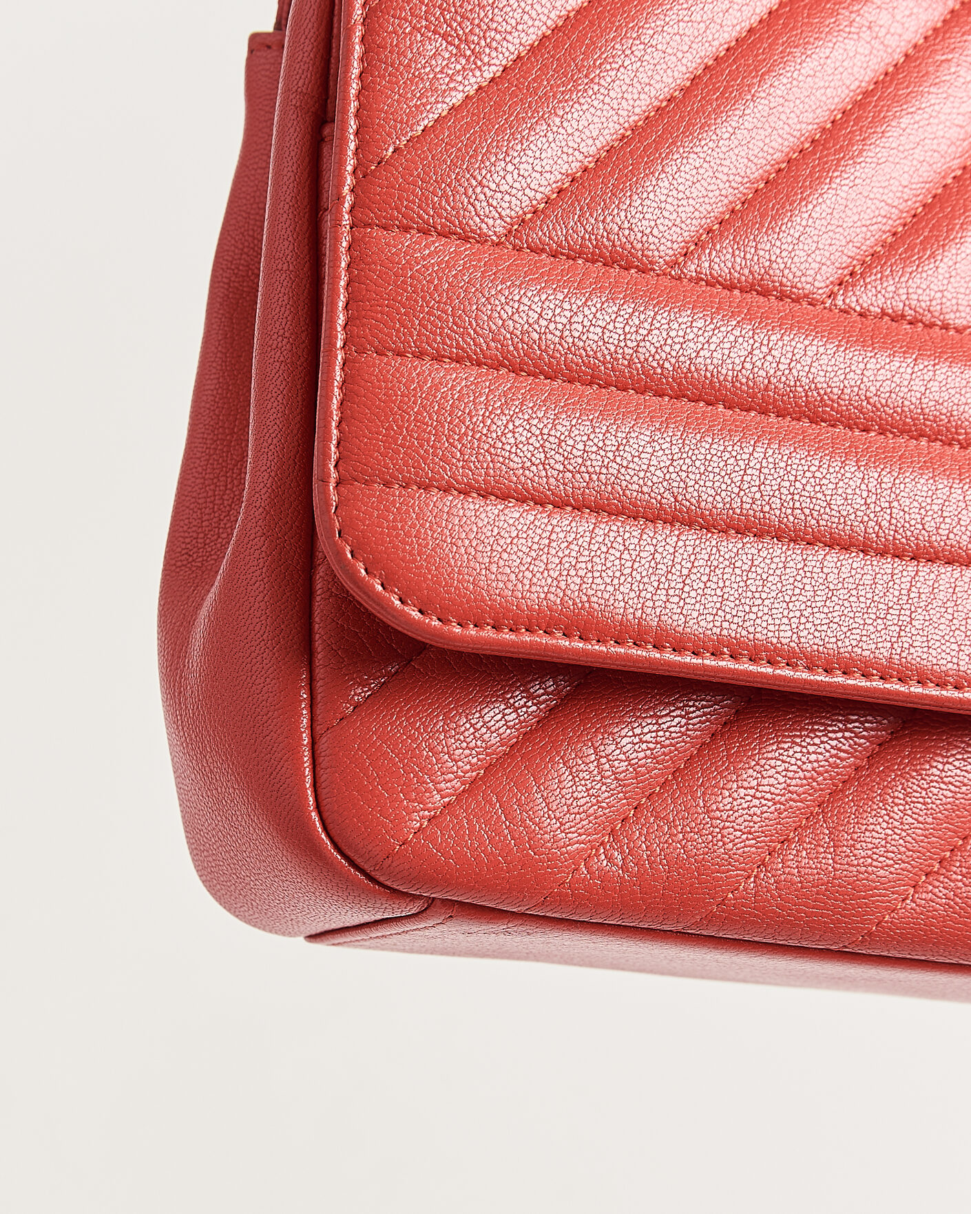 Heren | Pre-Owned & Vintage Bags | Chanel Pre-Owned | Chevron Medium Flap Bag Coral