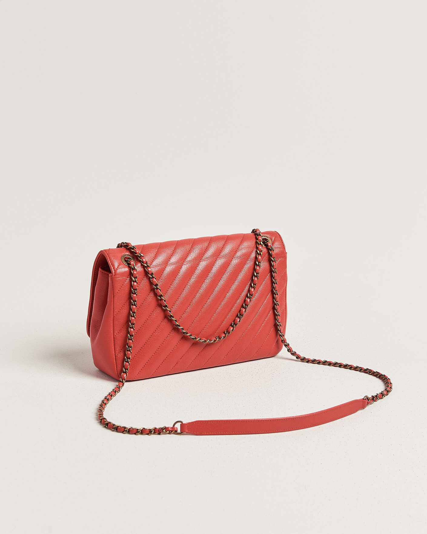 Heren | Pre-Owned & Vintage Bags | Chanel Pre-Owned | Chevron Medium Flap Bag Coral