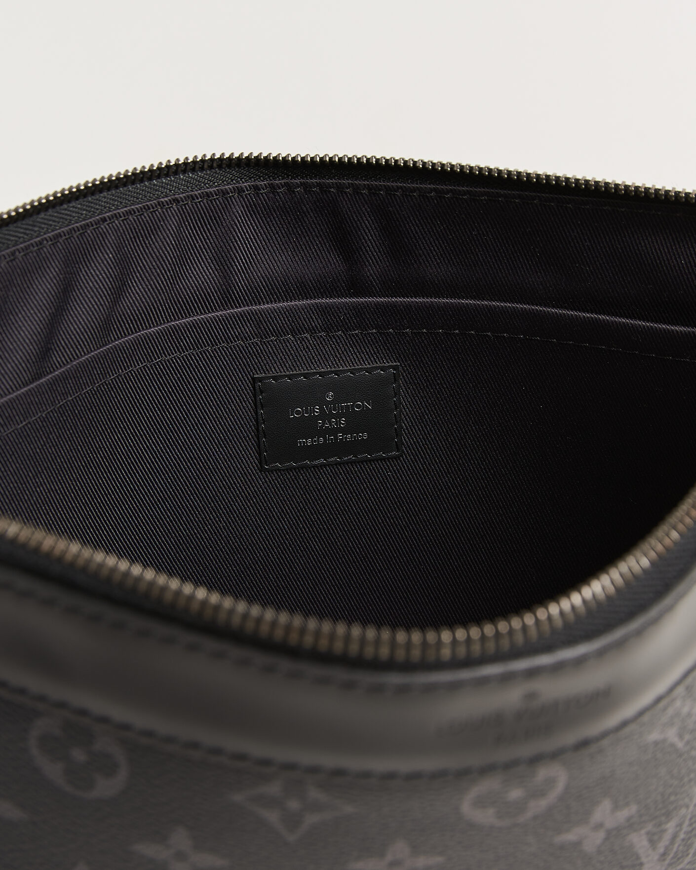 Heren | Pre-Owned & Vintage Bags | Louis Vuitton Pre-Owned | Discovery Pochette Monogram Eclipse