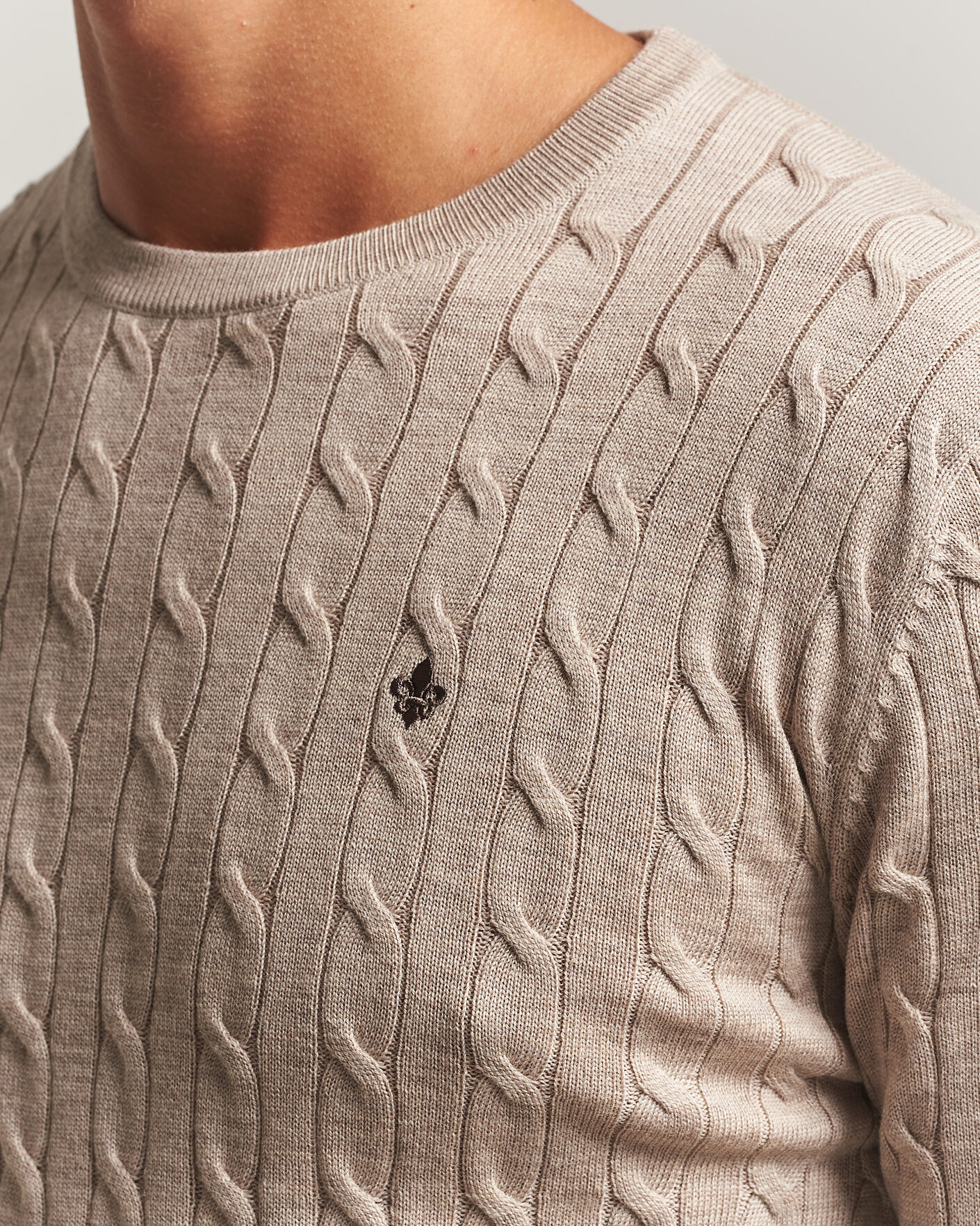 Heren | Truien | Morris | Merino Cable O-Neck Khaki