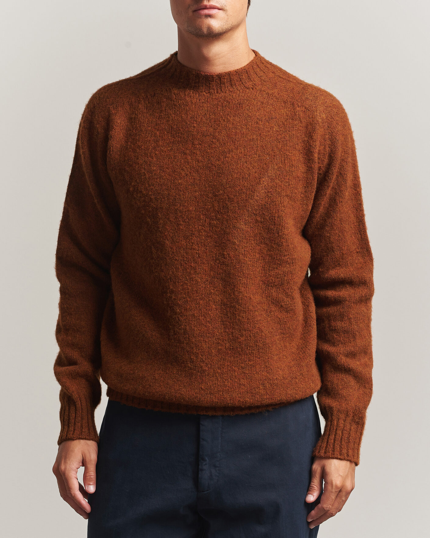 Heren | Truien | Sunspel | Brushed Shetland Crew Neck Dark Tabacco