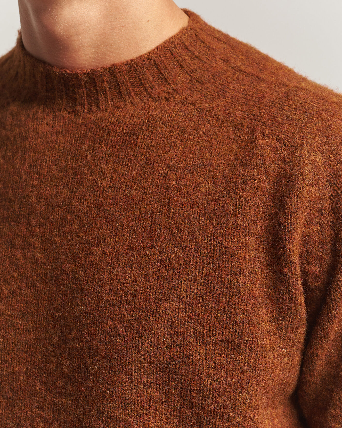 Heren | Truien | Sunspel | Brushed Shetland Crew Neck Dark Tabacco