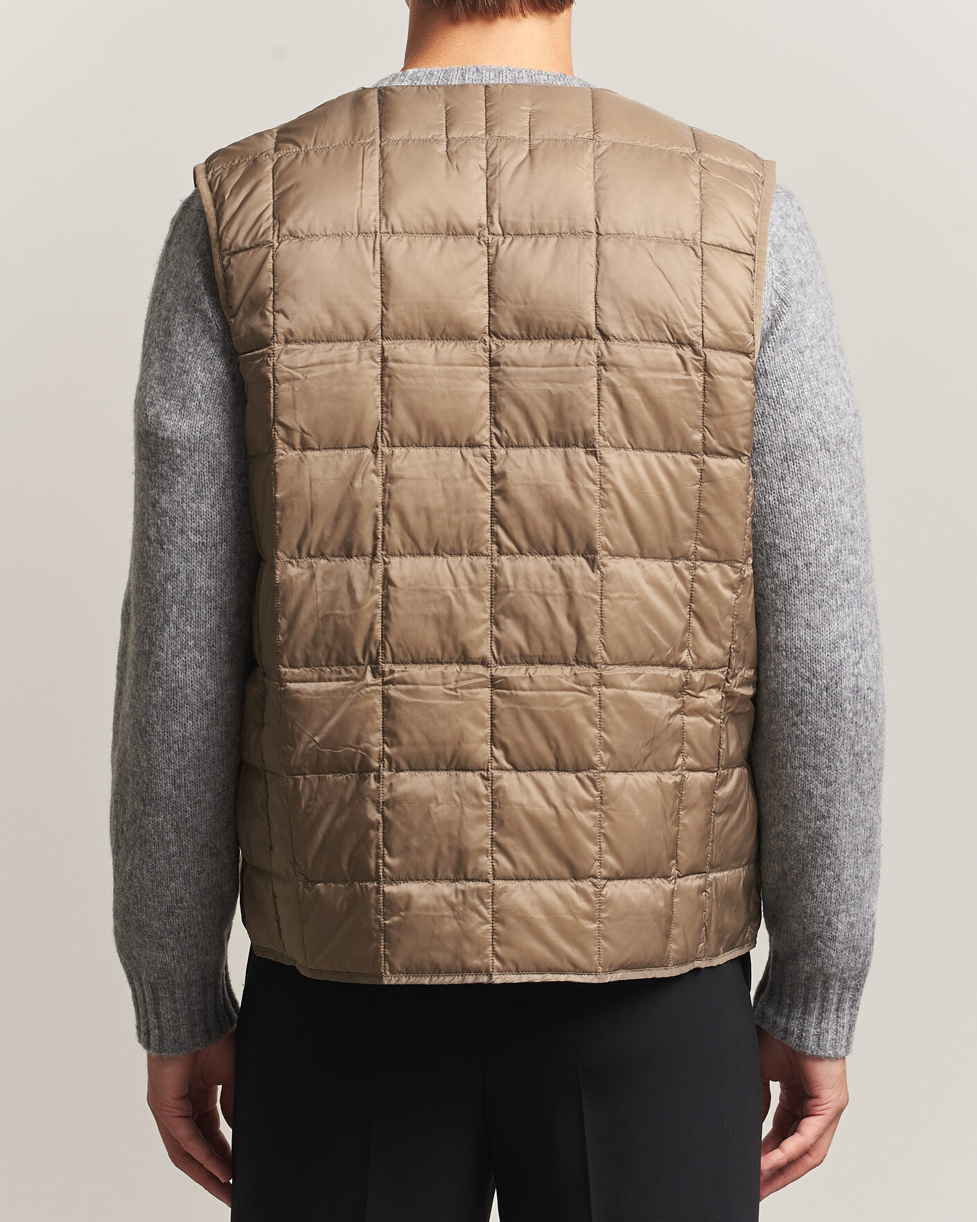 Heren | Gilets | TAION | V-Neck Lightweight Down Vest Khaki