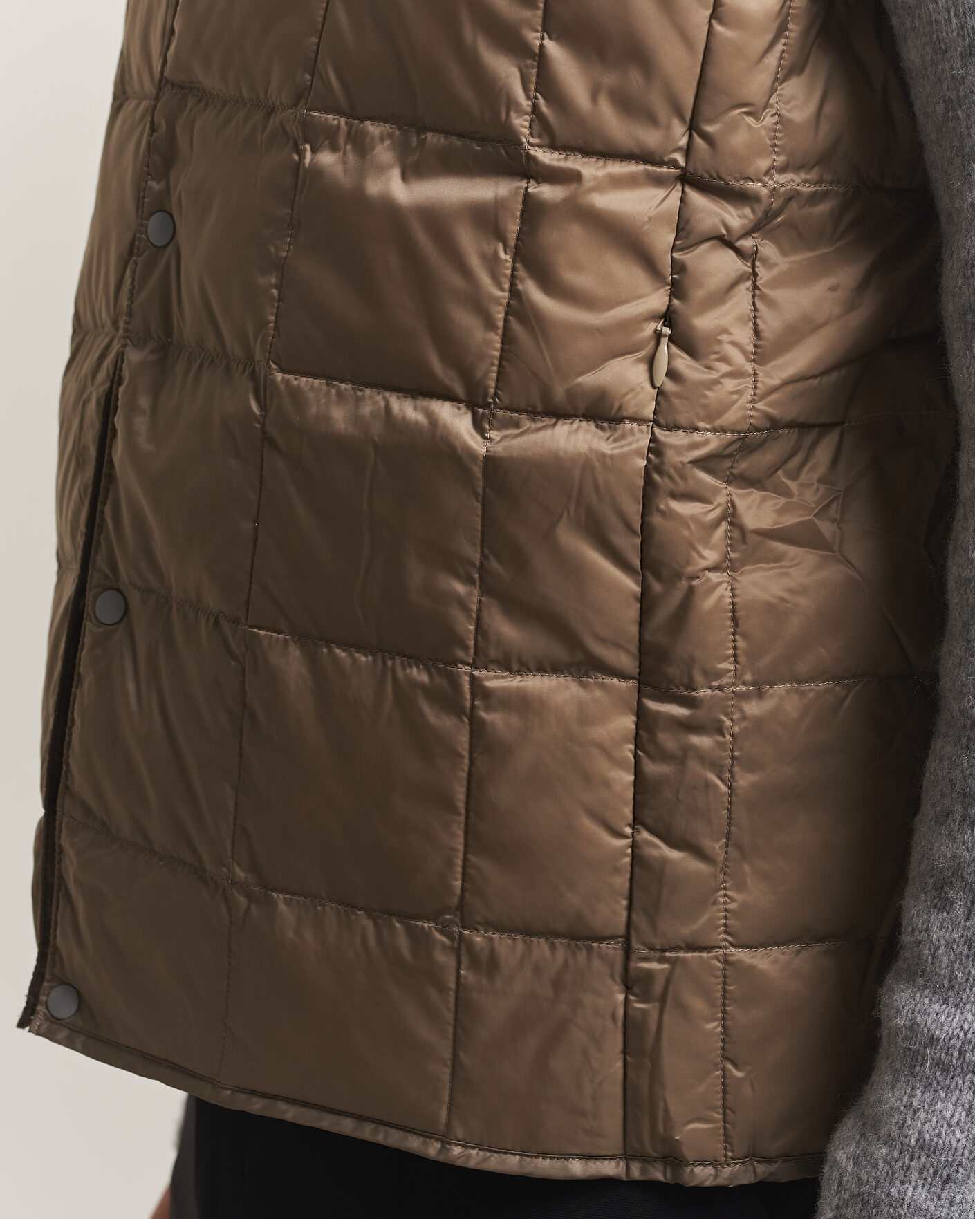 Heren | Gilets | TAION | V-Neck Lightweight Down Vest Khaki