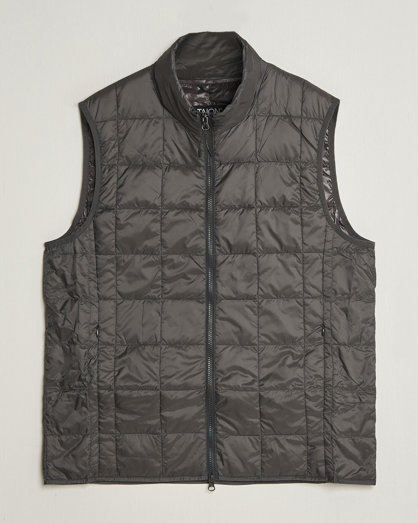Heren | Gilets | TAION | High Neck Full Zip Lightweight Down Vest Dark Grey