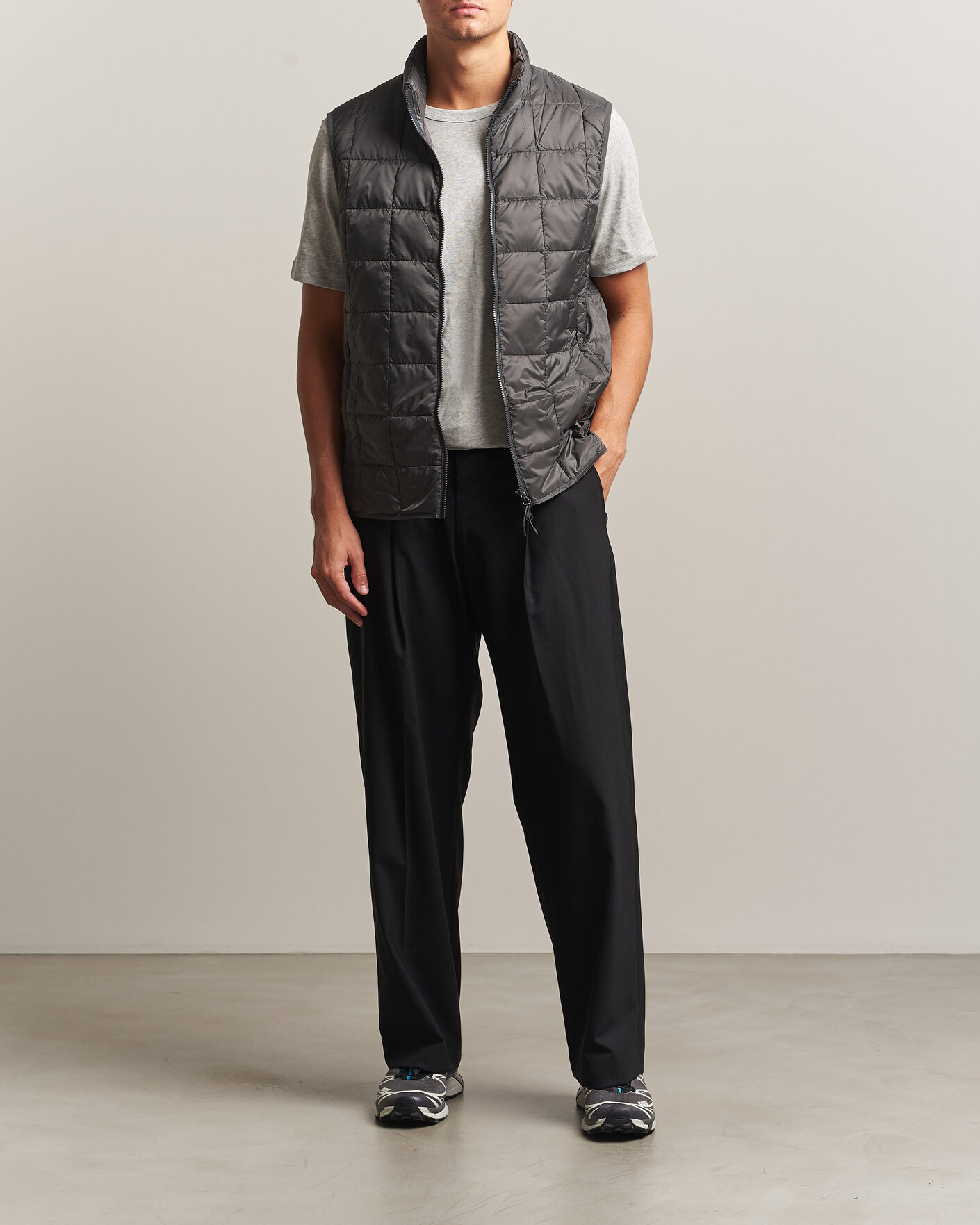 Heren | Gilets | TAION | High Neck Full Zip Lightweight Down Vest Dark Grey