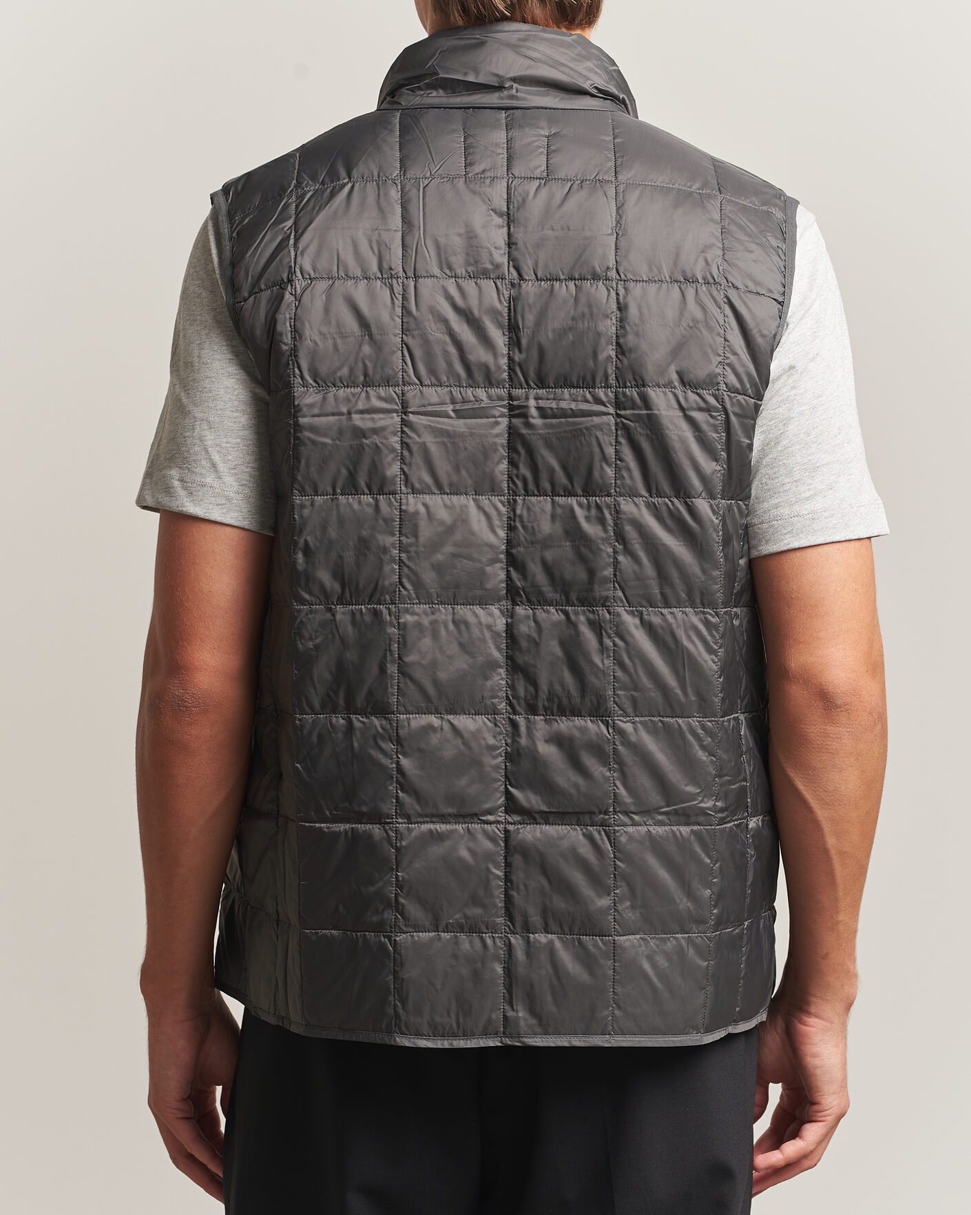 Heren | Gilets | TAION | High Neck Full Zip Lightweight Down Vest Dark Grey