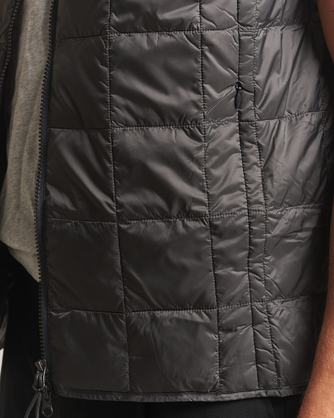 Heren | Gilets | TAION | High Neck Full Zip Lightweight Down Vest Dark Grey