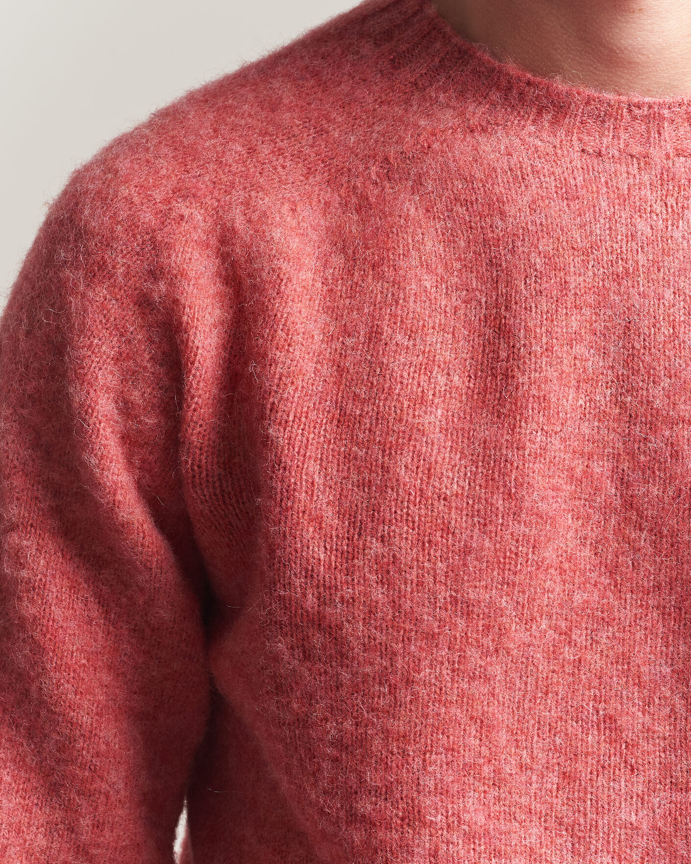 Heren | Truien | Harley Of Scotland | Brushed Supersoft Lambswool Crewneck Tea Rose