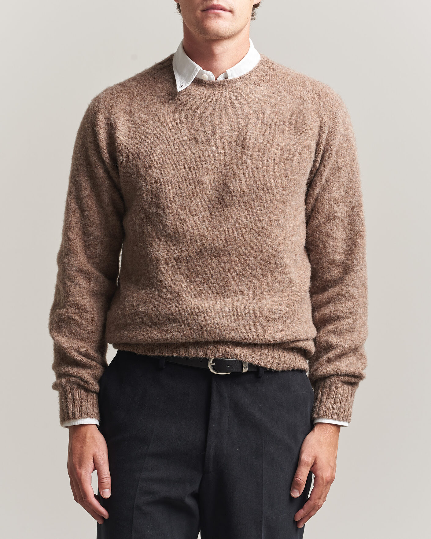 Heren | Truien | Harley Of Scotland | Brushed Supersoft Lambswool Crewneck Tundra