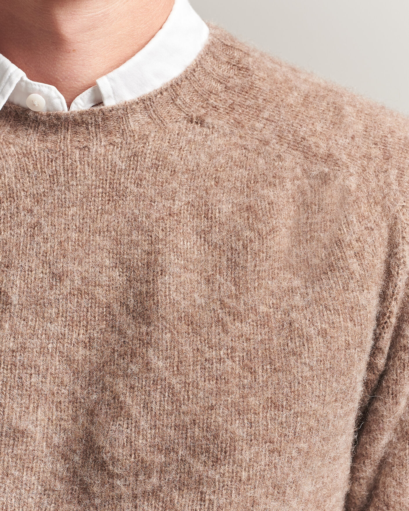 Heren | Truien | Harley Of Scotland | Brushed Supersoft Lambswool Crewneck Tundra