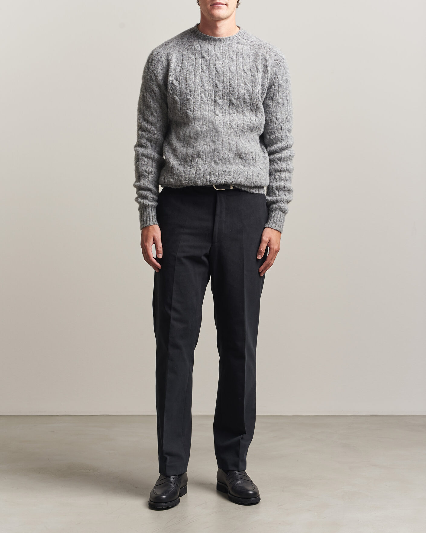 Heren | Truien | Harley Of Scotland | Brushed Supersoft Lambswool Cable Mid Grey