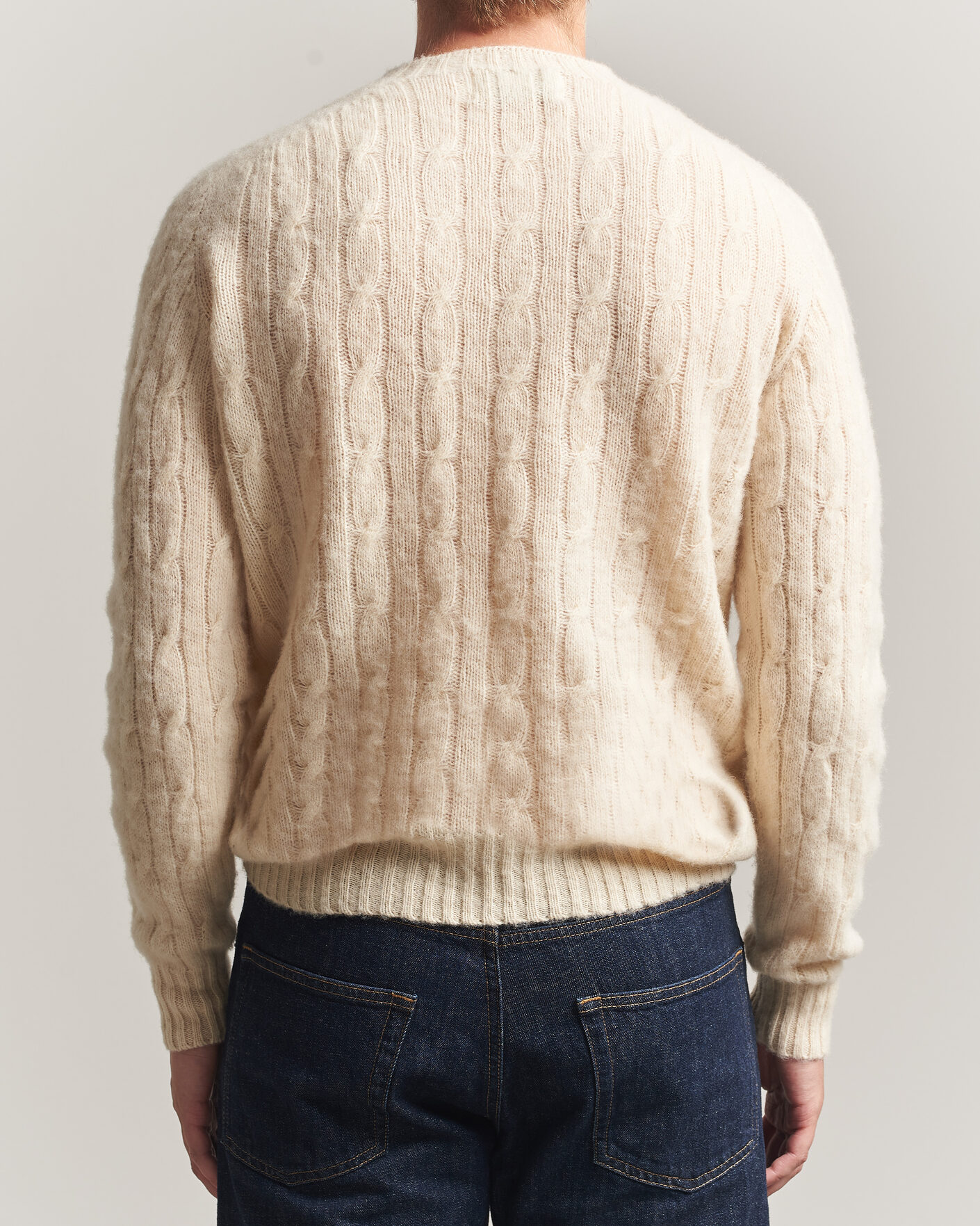 Heren | Truien | Harley Of Scotland | Brushed Supersoft Lambswool Cable Vanilla
