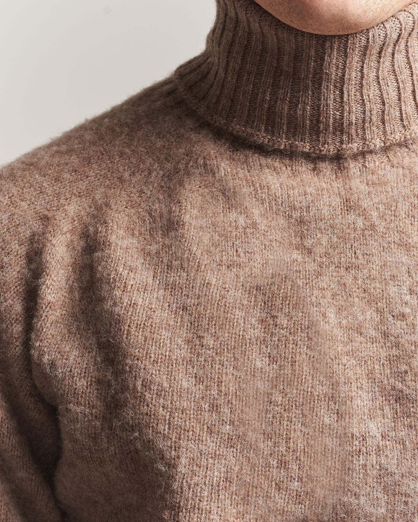 Heren | Truien | Harley Of Scotland | Brushed Supersoft Lambswool Rollneck Tundra
