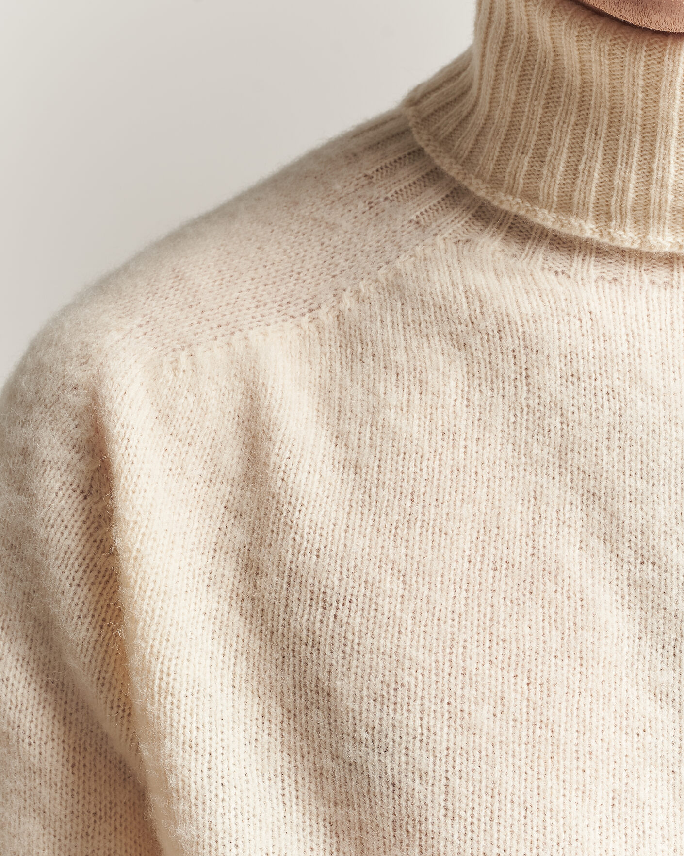 Heren | Truien | Harley Of Scotland | Brushed Supersoft Lambswool Rollneck Vanilla