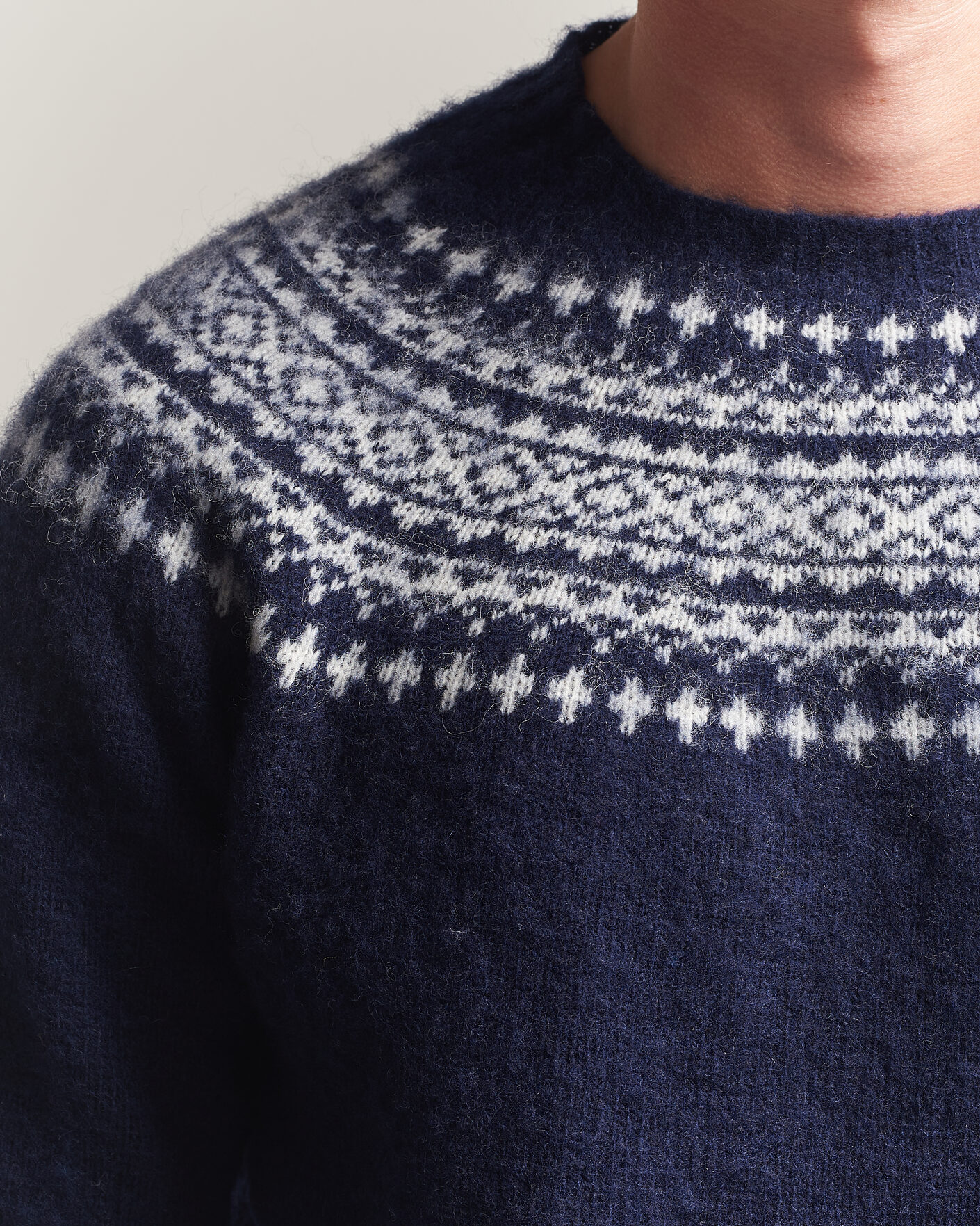 Heren | Truien | Harley Of Scotland | Brushed Supersoft Lambswool Yolk Fairisle Navy/Snow White