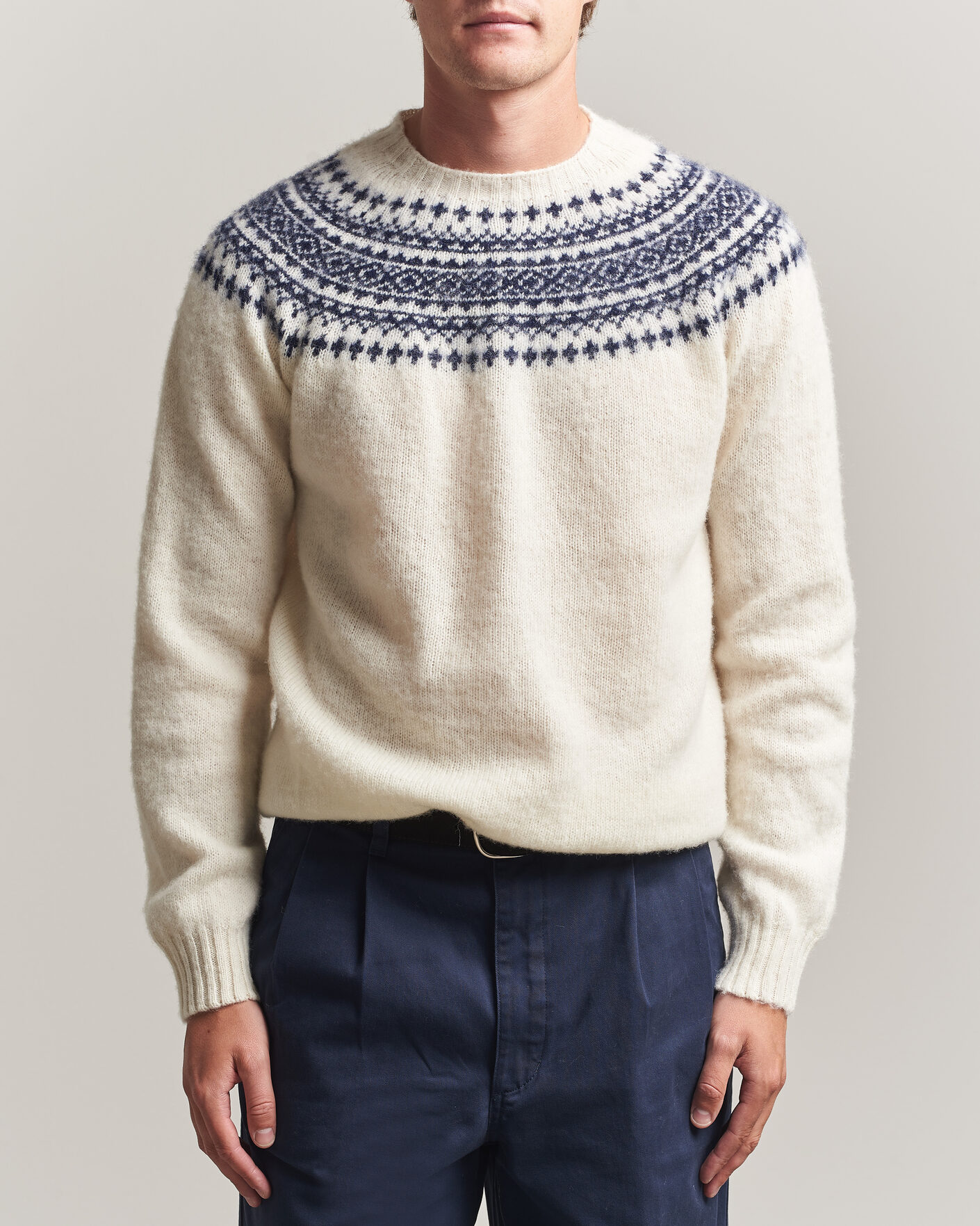 Heren | Truien | Harley Of Scotland | Brushed Supersoft Lambswool Yolk Fairisle Snow White/Navy