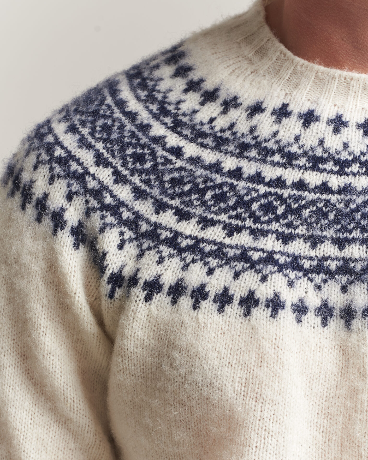 Heren | Truien | Harley Of Scotland | Brushed Supersoft Lambswool Yolk Fairisle Snow White/Navy
