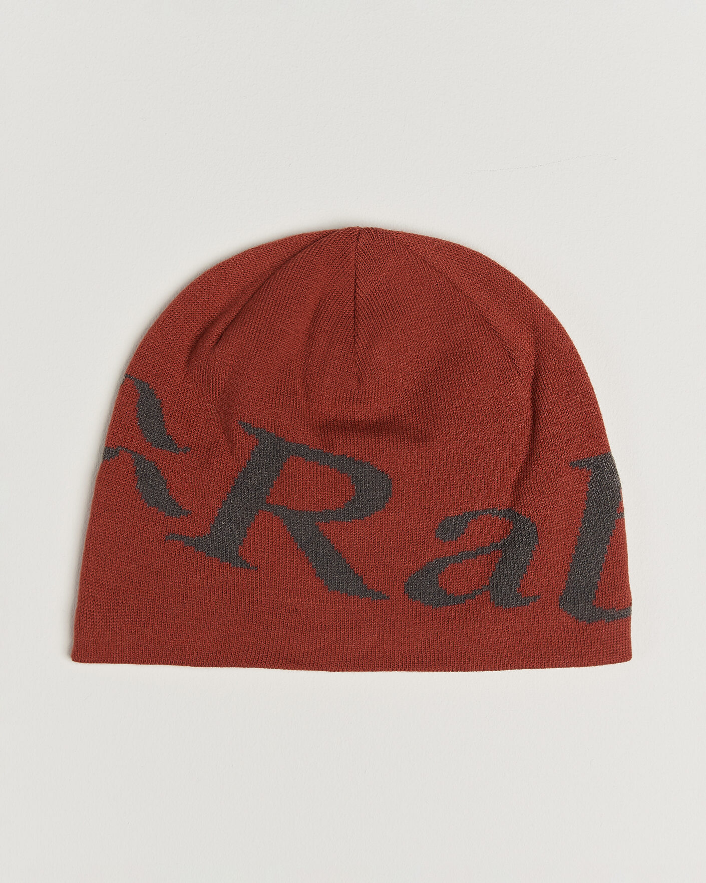 Heren | Mutsen | Rab | Logo Beanie Tuscan Red/Graphene