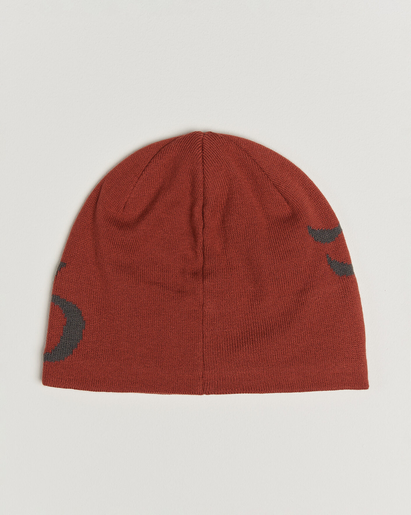 Heren | Mutsen | Rab | Logo Beanie Tuscan Red/Graphene
