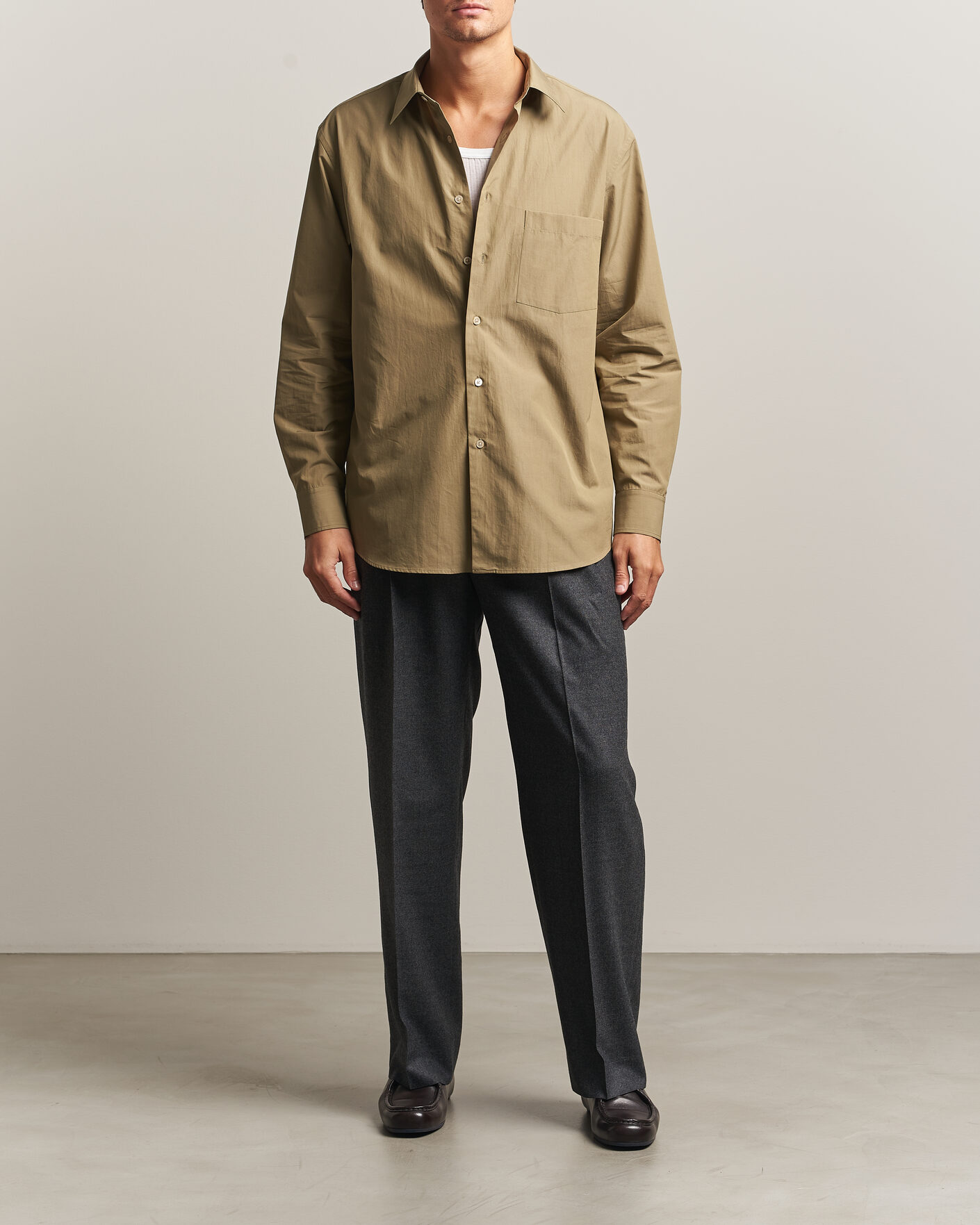 Heren | Overhemden | Auralee | Finx Light Weather Chambray Shirt Olive Brown