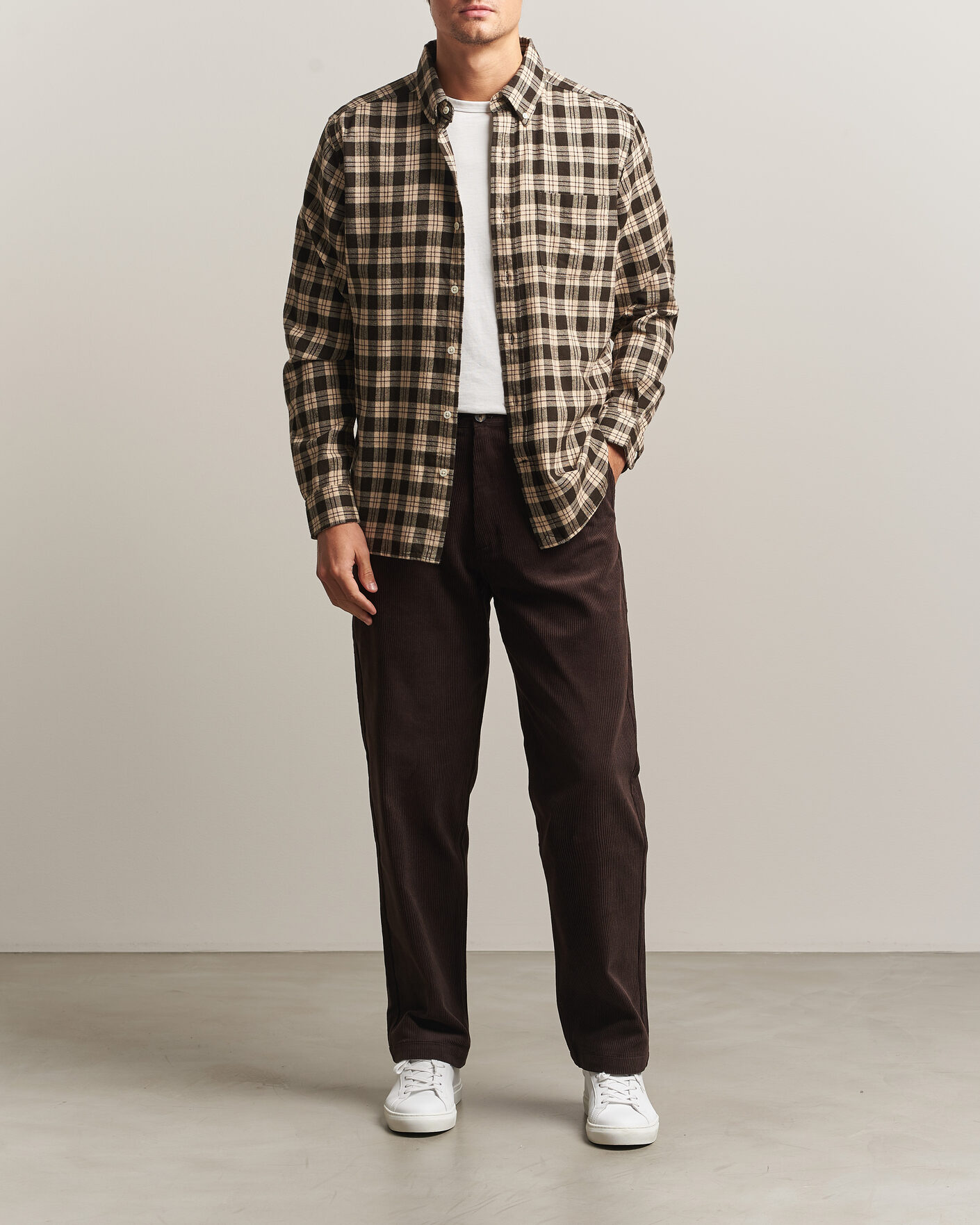 Heren | Broeken | A Day's March | Redwood Corduroy Trousers Dark Brown