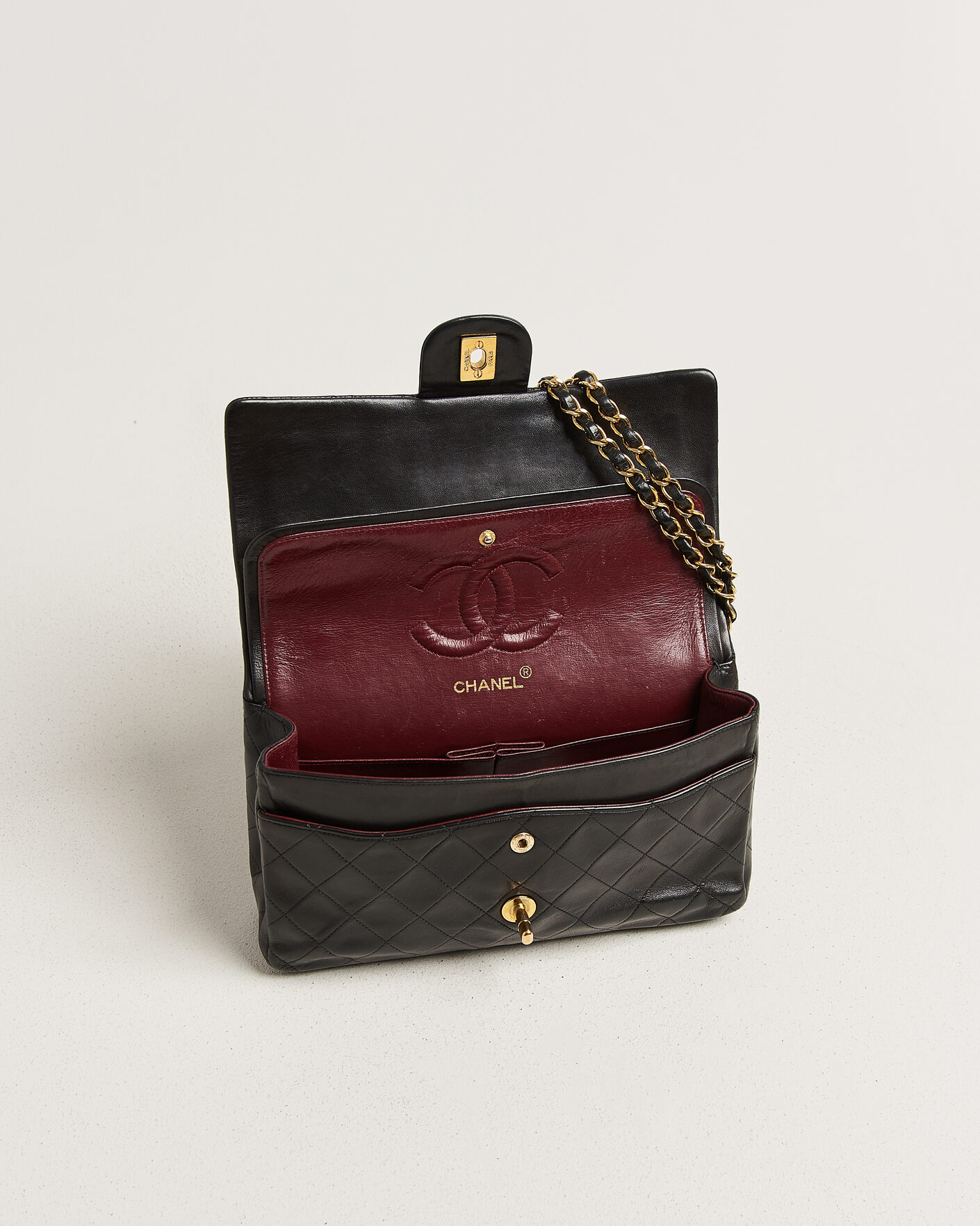 Heren | Pre-Owned & Vintage Bags | Chanel Pre-Owned | Classic Medium Double Flap Bag Lambskin Black