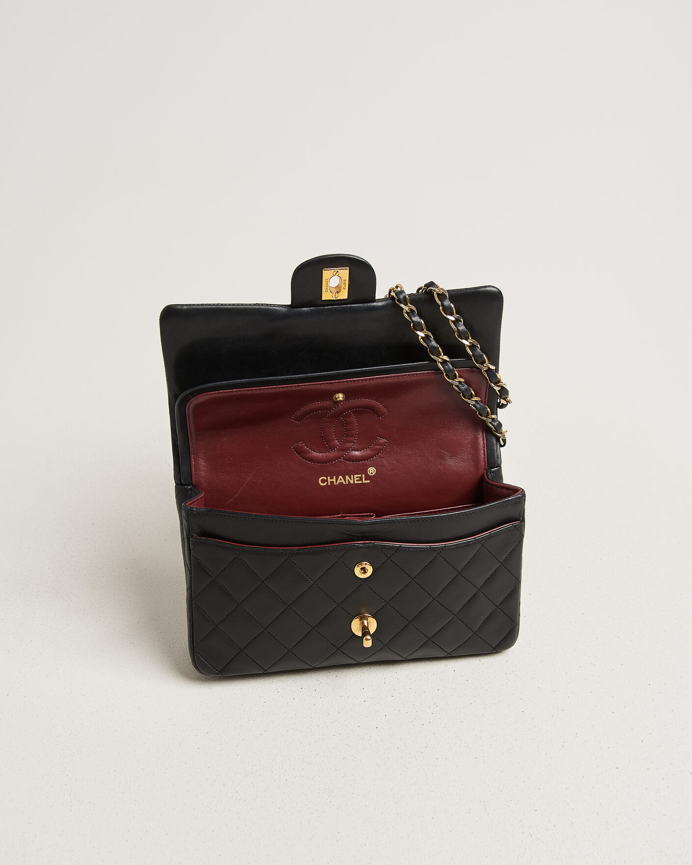 Heren | Pre-Owned & Vintage Bags | Chanel Pre-Owned | Classic Small Double Flap Bag Lambskin Black