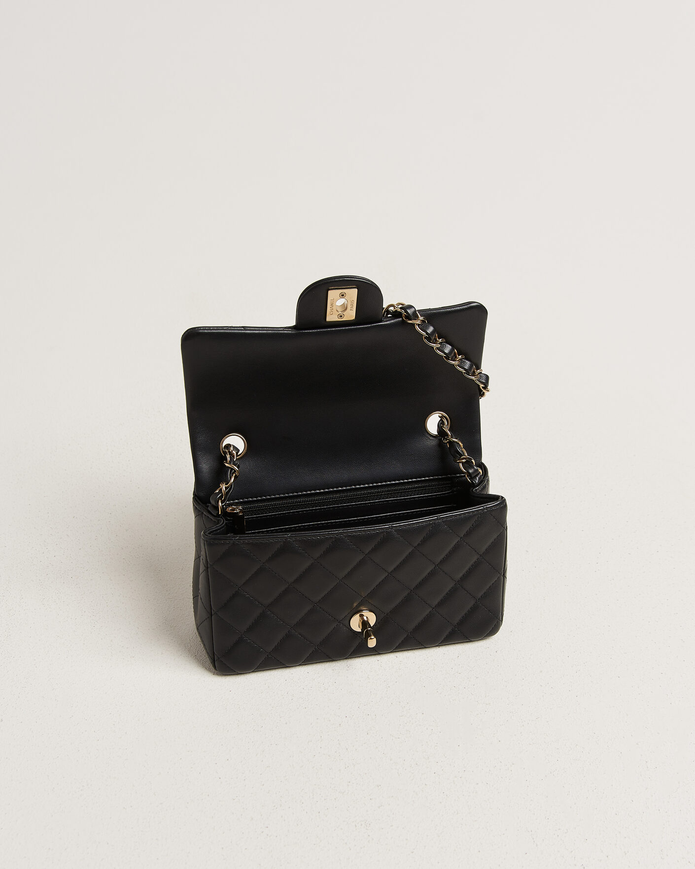 Heren | Pre-Owned & Vintage Bags | Chanel Pre-Owned | Classic Mini Rectangular Single Flap Bag Lambskin Black