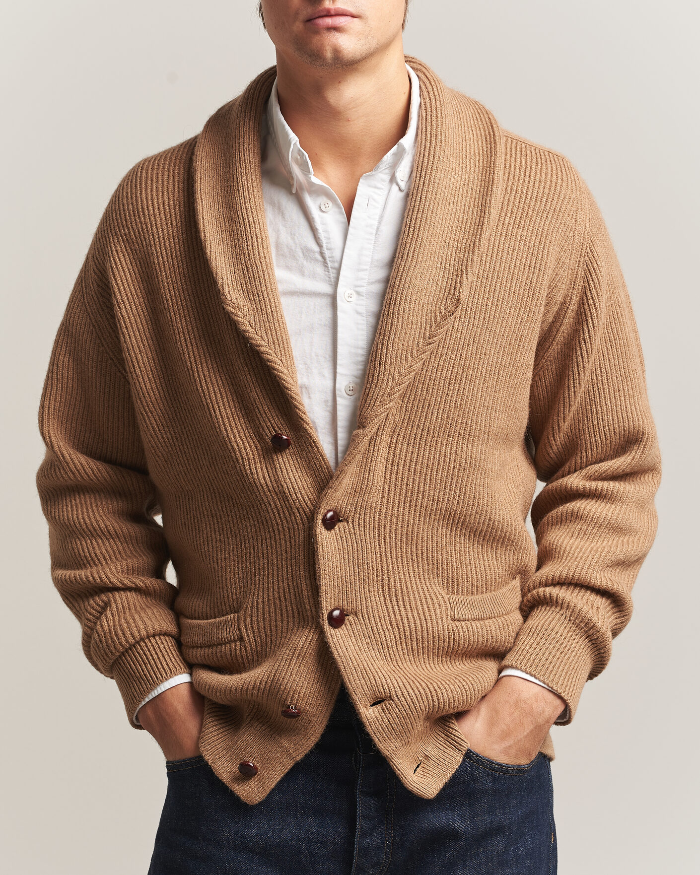 Heren | Truien | William Lockie | Windsor Camelhair Shawl Cardigan Natural Brown