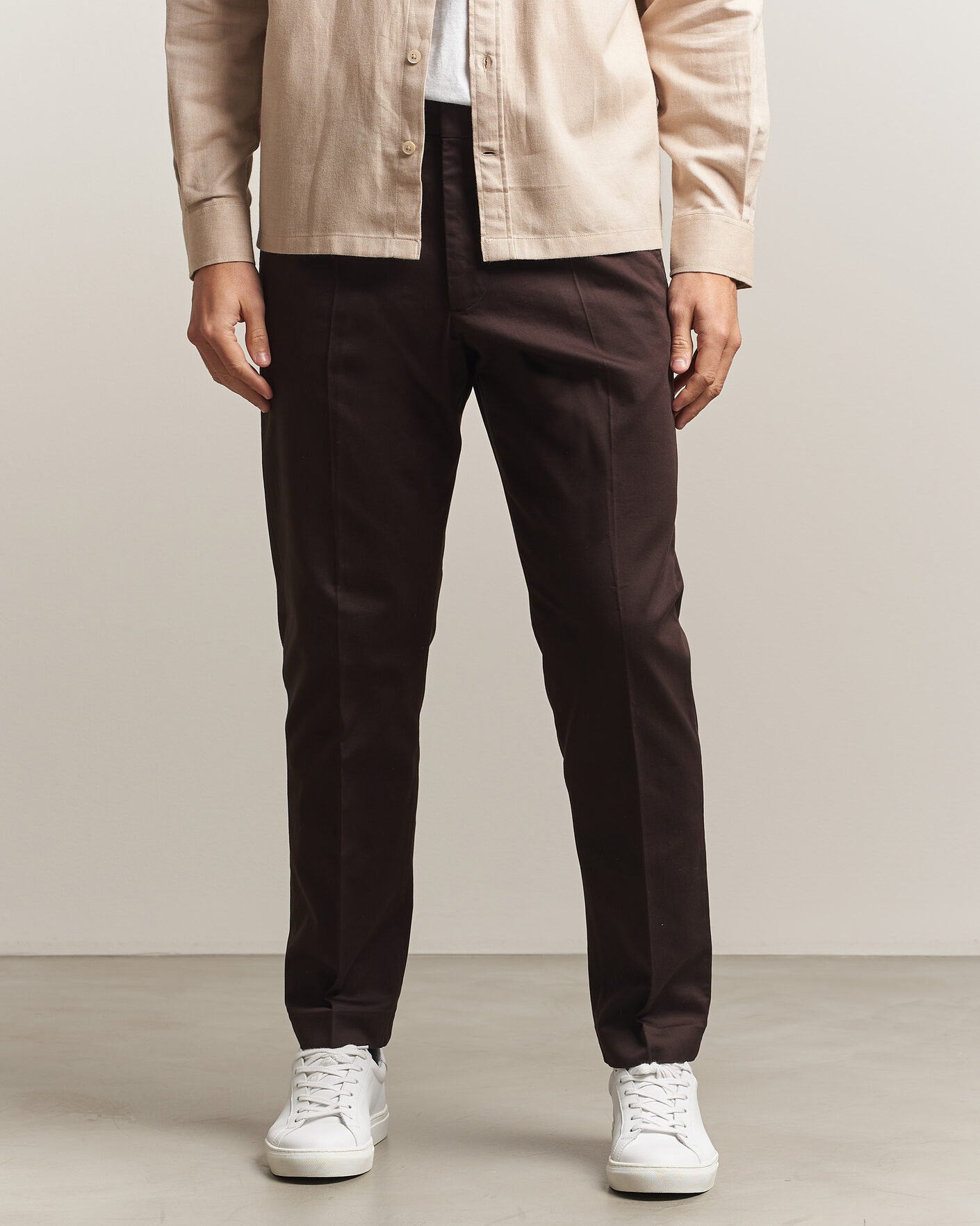 Heren | Broeken | NN07 | Bill Pleated Cotton Chinos Deep Truffle