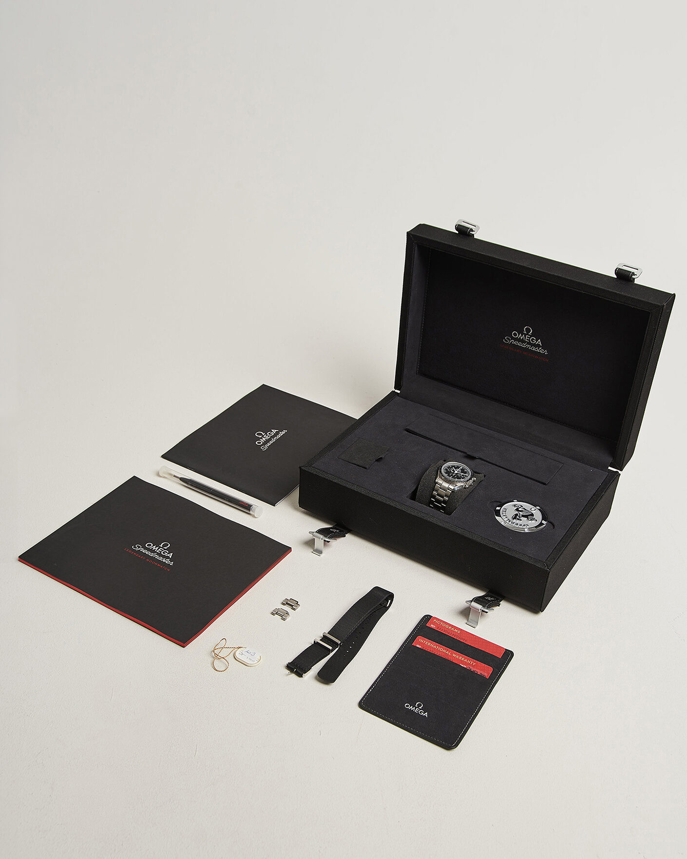 Heren | Pre-Owned & Vintage Watches | Omega Pre-Owned | Speedmaster Professional Sapphire Sandwich 