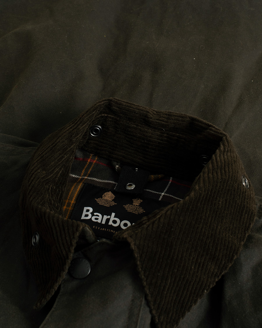 Heren | Barbour Lifestyle Classic Northumbria Jacket Olive | Pre-owned | Barbour Lifestyle Classic Northumbria Jacket Olive