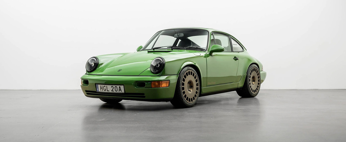 Vintage Cars in Store: Porsche 911 Carrera 4 “Redrum”